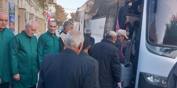 ۴۰ زائر اولی زرندیه با بدرقه فرماندار عازم سفر معنوی شدند