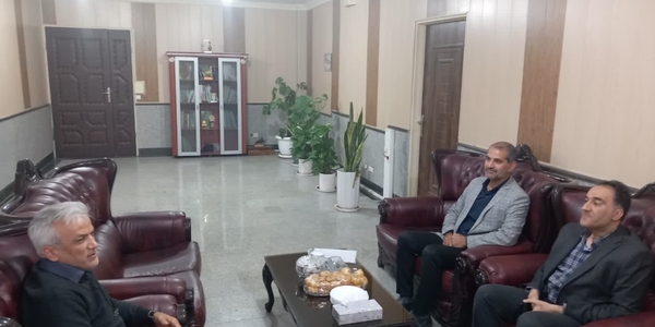 نشست مدیران خدمات‌رسان و اجرایی با فرماندار زرندیه برگزار شد