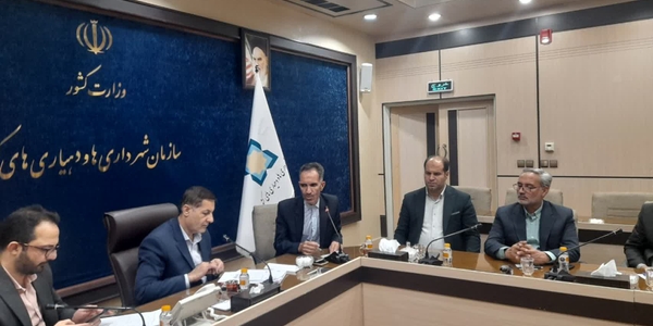 نشست فرماندار و نماینده مردم خمین در مجلس با معاون وزیر کشور و رئیس سازمان شهرداری ها و دهیاری های کشور برگزار شد