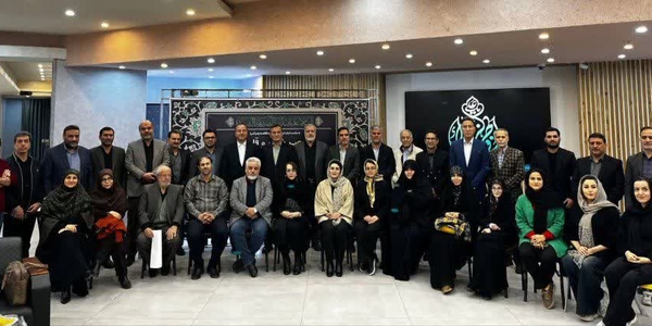 📷 هم‌نشینی شاعران و خوشنویسان اراک در ویژه‌برنامه‌ی «مِهرِ مادر»، به مناسبت ایام شهادت حضرت فاطمه‌زهرا‌ سلام‌الله‌علیها با حضور فرماندار شهرستان اراک