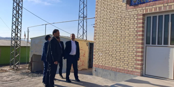 حضور عبدالرضا حاج‌علی‌بیگی فرماندار شهرستان اراک به همراه تعدادی از مدیران دستگاه‌های اجرایی در روستای گاوجلو از توابع بخش ساروق