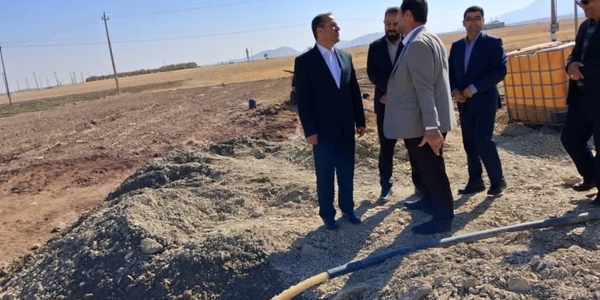 بازدید فرماندار اراک از عملیات حفاری چاه تأمین آب شرب روستای بهادرستان پایین