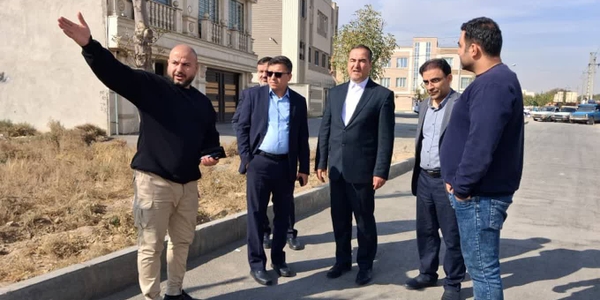 بازدید فرماندار اراک و بازرس کل قضایی استان از سطح شهر