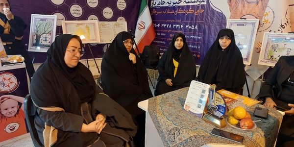 مفتح زاده مدیرکل بانوان استانداری مرکزی ضمن بازدیدازنمایشگاه صنعت به گفتگو باکارآفرینان وبانوان فعال  درحوزه صنعت پرداخت؛ طی این بازدید کارافرینان بانو به معرفی کسب وکارهای خود پرداختند.شایان ذکر است مفتح زاده ضمن بازدیدازغرفه های شرکت هایی که دارای نیرو بانوبودند.بامدیر عاملان این شرکت هادر خصوص بانوان مذاکراتی داشت.همچنین پیرامون آرامش مادران خصوصادارای فرزند  درمحیط کار تاکید کرد.درپایان این بازدیدنیز به صورت ویژه ازغرفه حامی یارغرفه خیریه کودکان سرطانی بازدید و نشست صمیمی صورت گرفت.این نمایشگاه درمحل دائمی بین المللی غرب کشور در اراک برگزار شد.


یکشنبه ۲۵آبان ۱۴۰۴