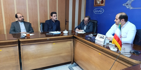 دومین نشست هم اندیشی معاون فرهنگی و هنری مؤسسه تنظیم و نشر آثار حضرت امام با فرماندار شهرستان خمین برگزار شد