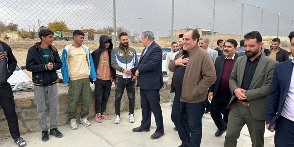 فرماندار تماشاگر مسابقه فوتبال در بخش نوبران