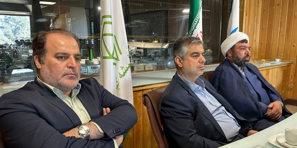 بازدید استاندار مرکزی از شرکت ایمن شیشه سپهر؛ تأکید بر توسعه صنعت و ارتقاء تولیدات بومی