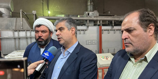 بازدید استاندار مرکزی از شرکت‌های آرمیتاژ و نار ایران