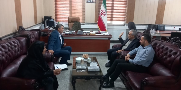 فرماندار زرندیه در دیدار چهره به چهره با شهروندان، دستورات لازم برای پیگیری مسائل را صادر کرد