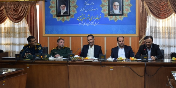 نشست هم اندیشی فرماندار ، نماینده مردم خمین در مجلس و اعضای شورای تامین شهرستان با بسیجیان خمین برگزار شد