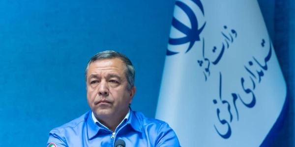 پیام سرپرست اداره‌کل مدیریت بحران استان به مناسبت هفته بسیج

با حمد و سپاس به درگاه خداوند متعال،

 فرارسیدن هفته مبارک بسیج یادآور ایثار، مجاهدت و باورهای عمیقی است که مردان و زنان این سرزمین را در سخت‌ترین عرصه‌ها به صحنه خدمت‌رسانی، فداکاری و حمایت از مردم فراخوانده است. بسیج به‌عنوان بازوی توانمند نظام جمهوری اسلامی، همواره در صحنه‌های خدمت‌رسانی، امداد و نجات، مدیریت بحران و پشتیبانی از عملیات‌های میدانی، نقشی بی‌بدیل و اطمینان‌بخش ایفا کرده و مایه دلگرمی دستگاه‌های اجرایی در شرایط اضطراری بوده است.

بی‌تردید حضور مؤثر نیروهای بسیجی در مأموریت‌های امدادی، مقابله با حوادث طبیعی، پشتیبانی از عملیات‌های امدادرسانی و کمک به بازسازی مناطق آسیب‌دیده، نمونه‌ای روشن از فرهنگ خدمت صادقانه و جهادی است که امروز بیش از هر زمان دیگری ضرورت آن احساس می‌شود.

اینجانب ضمن گرامیداشت هفته بسیج، از تلاش‌ها و همکاری‌های صمیمانه بسیجیان عزیز استان در همراهی با مجموعه مدیریت بحران تقدیر می‌نمایم و توفیق روزافزون، سلامت و عزت این بزرگ‌مردان و شیرزنان عرصه خدمت را از خداوند متعال مسئلت دارم. امید است با اتکا به روحیه انقلابی و جهادی بسیجیان، شاهد ارتقای تاب‌آوری استان و آمادگی هرچه بیشتر در برابر انواع مخاطرات باشیم.

سید مرتضی میری
سرپرست اداره‌کل مدیریت بحران استان