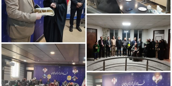 دیدار نویسندگان و اهالی قلم با فرماندار شهرستان دلیجان
به گزارش روابط عمومی فرمانداری دلیجان، جمعی از نویسندگان و اهالی قلم شهرستان به مناسبت بزرگداشت هفته کتاب و کتابخوانی بهمراه سید یوسف پورمومن رییس اداره فرهنگ و ارشاد اسلامی،  فهیمه لطفعلی رییس اداره کتابخانه های عمومی و حمید صادقی رییس اداره فرهنگ و ارشاد اسلامی محلات و مدیر انتشارات پرواز در نشستی صمیمی با مهندس گلشن فرماندار و رییس انجمن کتابخانه های عمومی دیدار و گفتگو کردند. 
فرماندار ضمن تبریک این هفته به اهالی قلم به مقوله و اهمیت کتاب در جامعه پرداخت و گفت: قلمی که در راه ارزش‌ها و تاریخ این مرز و بوم بنویسد ارزش و ماندگاری دارد.
وی افزود: از روزنه فرهنگ و هنر نگاه کردن به یک قلمرو بیشتر می‌توان نقاط قوت و ضعف را دید و امیدواریم بتوانیم شناسنامه‌ای جامع از نویسندگان و اهل قلم درشهرستان را داشته باشیم.
در ادامه هریک از نویسندگان ضمن بیان مسائل،دغدغه ها و موانع حوزه نشر و چاپ کتاب، تجربیات خود را در این زمینه به اشتراک گذاشتند.

در پایان این نشست به پاس همکاری فرماندار شهرستان با نهاد کتابخانه ها و انتخاب فرماندار نمونه حامی کتاب در استان مرکزی،سرکار خانم لطفعلی رییس کتابخانه شهرستان با اهدای لوح از زحمات ایشان تقدیر کردند.