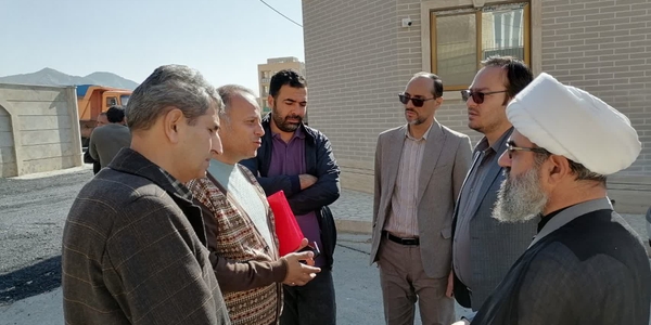 ✅ مازیار گلشن فرماندار شهرستان دلیجان به همراه امام جمعه،شهردار و اعضای شورای اسلامی شهر نراق از عملیات احداث مسجد امام خمینی(ره) شهرک فاضل و پروژه آسفالت معابر خاکی انتهای خیابان فتح المبین و سایت مسکن ملی نراق بازدید کردند.