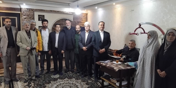 💠 دیدار و دلجویی فرماندار اراک از جانباز سرافراز «تقی سبزآبادی بزچلویی