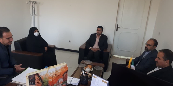 حاجی علی بیگی فرماندار شهرستان اراک همراه با  معاونین فرماندار ی با فرمانده پایگاه مقاومت بسیج ادارات شهید باهنر