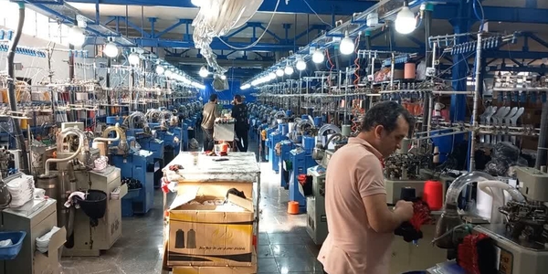 بررسی مشکلات تولیدکنندگان زرندیه در بازدید فرماندار از شهرک صنعتی زاویه شهرستان زرندیه