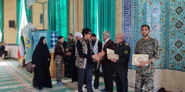 مسئولین حوزه‌ها و پایگاه‌های مقاومت بسیج زرندیه مورد تجلیل قرار گرفتند