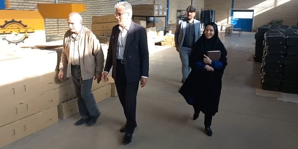 بازدید میدانی فرماندار شهرستان زرندیه از واحد تولیدی کارا پلاستیک آیریک در روز همت اقتصادی