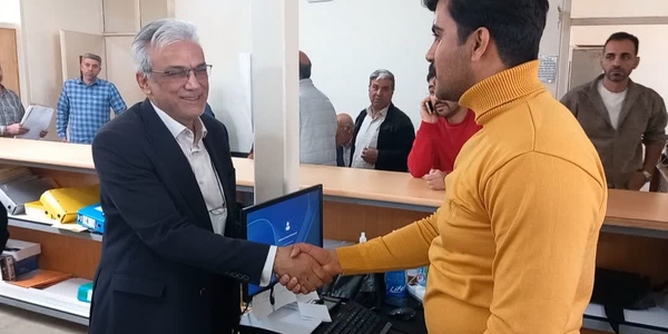 فرماندار شهرستان زرندیه روند خدمات‌دهی در اداره ثبت اسناد و املاک را بررسی کرد