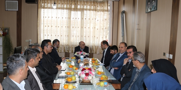 نشست بر رسی مسائل و مشکلات گلخانه داران شهرستان خمین برگزار شد