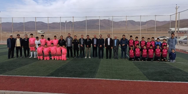 🔘حضور فرماندار در مراسم افتتاح مسابقات مینی‌فوتبال جام شهدای گازران