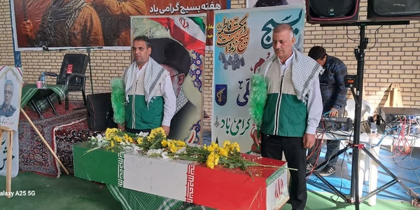 همایش اقتدار بسیج با حضور مسئولین و خانواده‌های شهدا در زرندیه برگزار شد