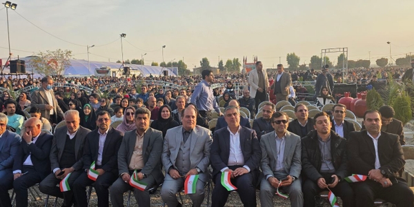 حضور استاندار مرکزی در جشنواره انار