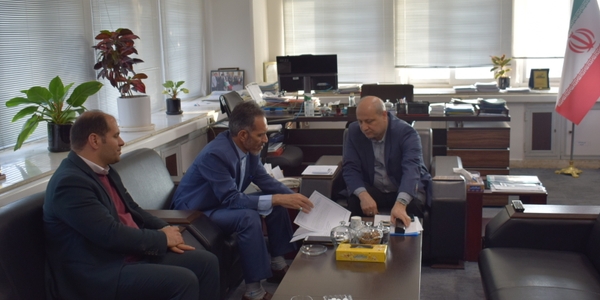 نشست فرماندار و نماینده مردم خمین در مجلس با معاون معاون توسعه مدیریت و منابع وزارت ورزش و جوانان برگزار شد