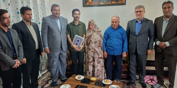 🔻 دیدار معاون سیاسی، امنیتی و اجتماعی استاندار مرکزی  به اتفاق فرماندار شهرستان کمیجان با دانش‌آموز برتر کنکور سراسری ۱۴۰۴ شهرستان کمیجان