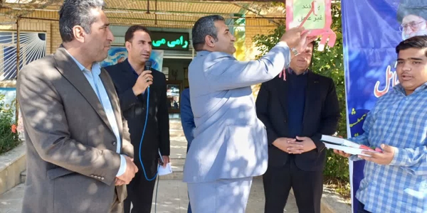 🔻آیین نواختن زنگ پدافند غیرعامل در هنرستان فخرالدین عراقی کمیجان