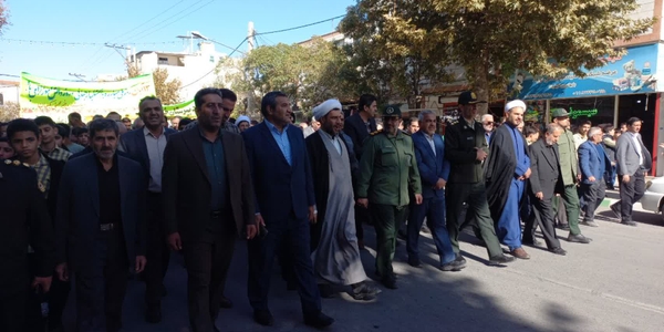 🔻 حضور باشکوه مردم، فرهنگیان و دانش‌آموزان شهرستان کمیجان در راهپیمایی یوم‌الله ۱۳ آبان