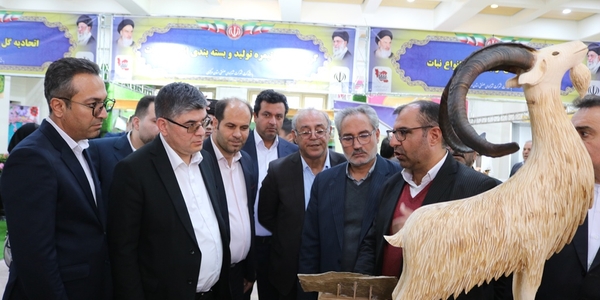 سفیر جمهوری ازبکستان در ایران از نمایشگاه دستاوردهای صنعتی و اقتصادی شهرستان خمین بازدید کرد