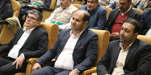 اولین جشنواره عسل و زعفران شهرستان خمین برگزار شد