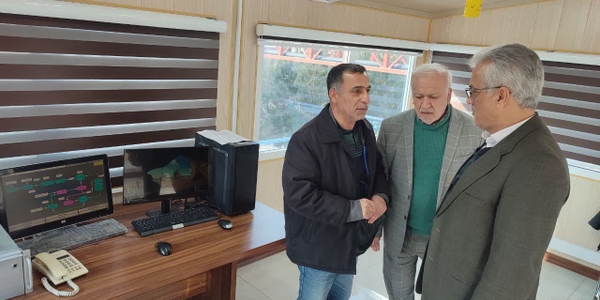 فرماندار زرندیه از بخش‌های مختلف مجتمع پيشگامان صنعت کاغذ بازدید کرد