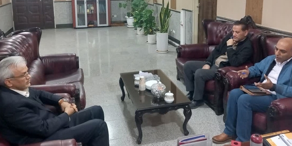 مدیران واحدهای تولیدی زرندیه با فرماندار دیدار کردند