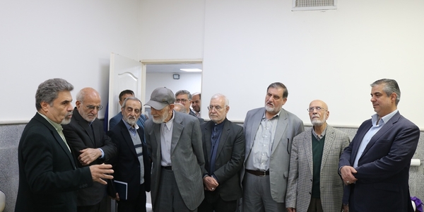 استانداران ادوار استان مرکزی از درمانگاه خیریه بدرالسادات میر احمدی ( حاج سلطانعلی مقیمی ) خمین بازدید کردند