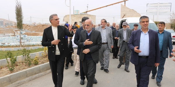 استانداران ادوار استان مرکزی از موسسه خیریه سخای شهرستان خمین بازدید کردند