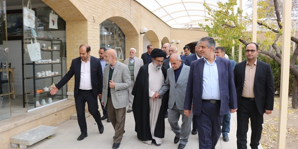 استانداران ادوار استان مرکزی از بیت تاریخی حضرت امام (ره) در خمین بازدید کردند