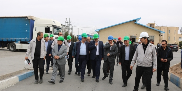 استانداران ادوار استان مرکزی از شرکت فروسیلیسیم خمین بازدید کردند