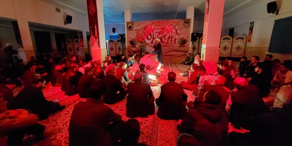 محفل شهدایی و مراسم شبی با شهید گمنام در دانشگاه دولتی محلات برگزار شد.