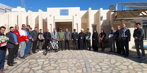 با حضور مهندس خزائی‌پور فرماندار شهرستان محلات و جمعی از مسئولان، جایزه لیگ ملی گام (گامیران) به نوجوان ورزشکار الیاس اصغری اهدا گردید.