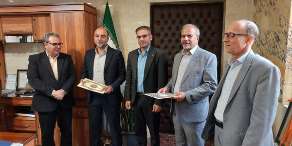 مراسم تکریم رئیس سابق و معارفه سرپرست جدید اداره پست شهرستان محلات برگزار شد.