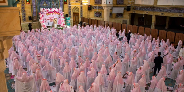 چهارصد نفر از دانش آموزان دختر شهرستان محلات در مسجدالقائم(عج)، رسیدن به سن تکلیف را کنار هم جشن گرفتند.