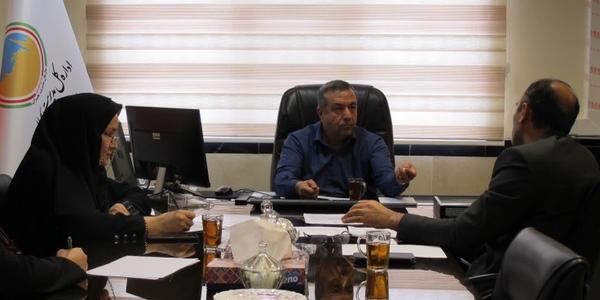 اولین جلسه برنامه‌ریزی برای اجرای شیوه‌نامه بازرسی و ارزیابی مدیریت بحران استان‌ها با حضور سیدمرتضی میری، سرپرست اداره‌کل مدیریت بحران استان مرکزی و کارشناسان مربوطه برگزار شد.

این جلسه در پی ابلاغ شیوه‌نامه جدید بازرسی و ارزیابی از سوی سازمان مدیریت بحران کشور تشکیل شد

در این نشست، مواردی همچون تقسیم کار، تشریح وظایف، جمع‌آوری مستندات، نحوه آماده‌سازی دستگاه‌های اجرایی و فرآیند انجام ارزیابی بررسی شد. همچنین بر لزوم همکاری همه دستگاه‌های مرتبط برای ارائه گزارش‌های دقیق و اجرای کامل الزامات شیوه‌نامه تأکید شد.

چهارشنبه 19 آذرماه 1404