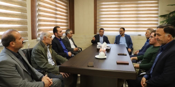 💢 دیدار فرماندار به اتفاق مسئولان و خیرین شهرستان خنداب با مدیرکل نوسازی مدارس استان