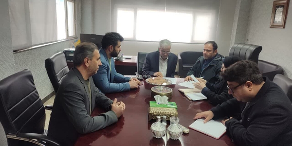 بازدید فرماندار شهرستان زرندیه از شرکت گل‌بهار پارسیان در شهرک صنعتی مامونیه