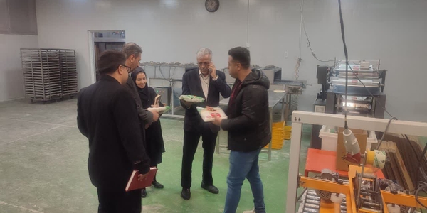 بازدید فرماندار شهرستان زرندیه از شرکت مهیار پروتئین در شهرک صنعتی مامونیه