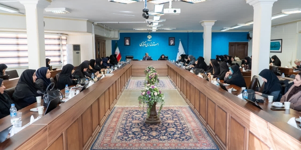 استاندار مرکزی: بانوان مدیر سرمایه‌ای توانمند برای پیشبرد امور استان هستند

نشست استاندارمرکزی ومدیرکل امورزنان وخانواده استان تحت عنوان «روشنای مهر» با بانوان مدیر استان