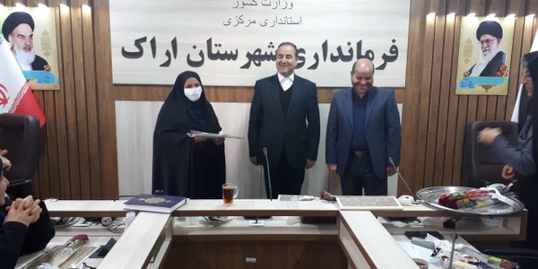 🔻به مناسبت روز زن انجام شد؛
⭕️ تجلیل فرماندار اراک  از بانوان شاغل در فرمانداری شهرستان اراک