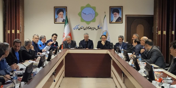 سفر سرپرست معاونت فنی، بازسازی و بازتوانی سازمان مدیریت بحران کشور به استان مرکزی

 سرپرست معاونت فنی، بازسازی و بازتوانی سازمان مدیریت بحران کشور به همراه دیگر همکاران سازمان و مدیرکل دفتر مدیریت بحران و پدافند غیرعامل وزارت نیرو، به استان مرکزی سفر کردند.

در این سفر، ضمن برگزاری جلسه ای با حضور معاون هماهنگی امور عمرانی، نمایندگان مردم اراک، کمیجان و خنداب، سرپرست اداره‌کل مدیریت بحران استان مرکزی و مدیران و کارشناسان ذی‌ربط، آخرین وضعیت اقدامات انجام‌شده، برنامه‌های در دست اجرا و روند پیگیری امور در حوزه‌های فنی، بازسازی و بازتوانی مورد بررسی قرار گرفت.

در ادامه، از پروژه‌های مرتبط با مدیریت بحران در شهرستانهای اراک و ساوه بازدید کردند.

سه شنبه 25 آذر 1404